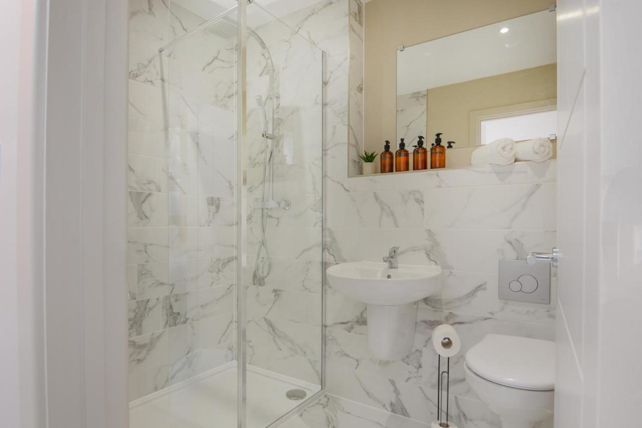 Apartment Three - Free Private Car Park - Sleeps 6 - 3 Shower Rooms - By Ocean City Retreats Plymouth Exterior photo