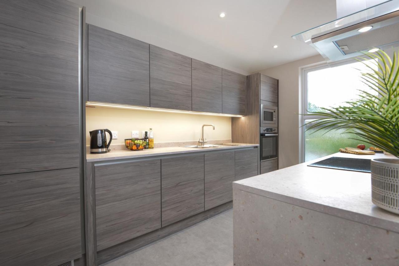 Apartment Three - Free Private Car Park - Sleeps 6 - 3 Shower Rooms - By Ocean City Retreats Plymouth Exterior photo
