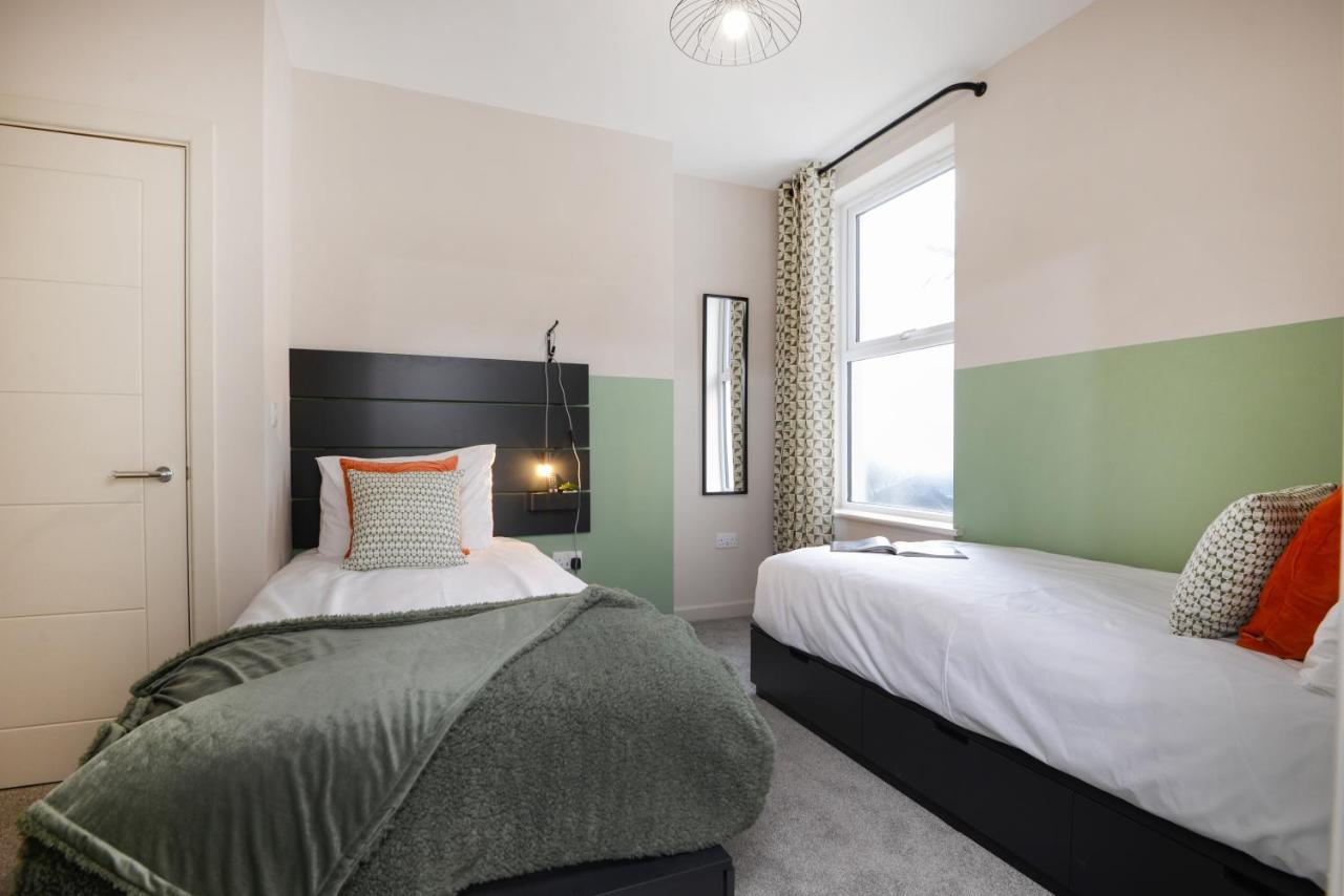 Apartment Three - Free Private Car Park - Sleeps 6 - 3 Shower Rooms - By Ocean City Retreats Plymouth Exterior photo