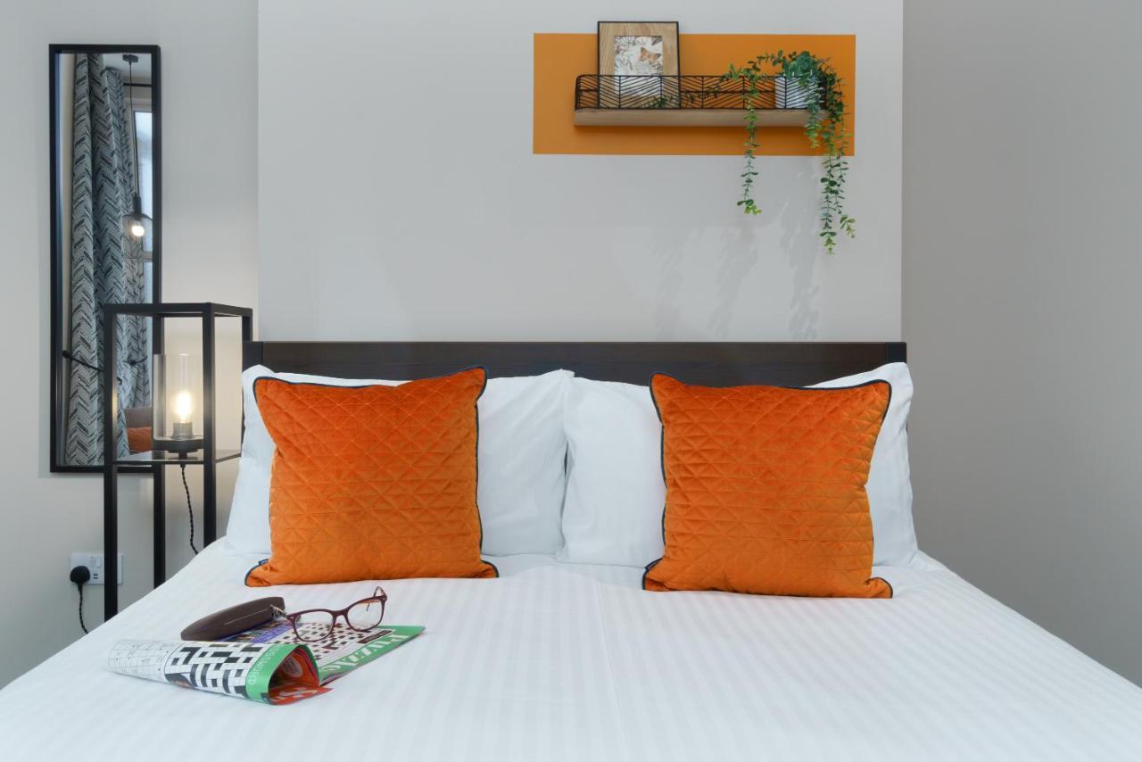 Apartment Three - Free Private Car Park - Sleeps 6 - 3 Shower Rooms - By Ocean City Retreats Plymouth Exterior photo