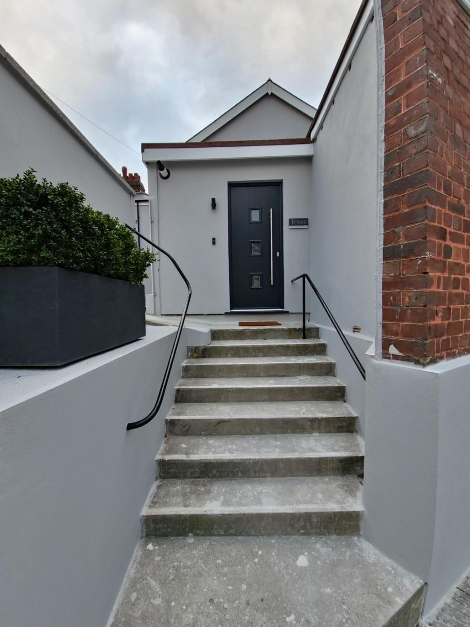 Apartment Three - Free Private Car Park - Sleeps 6 - 3 Shower Rooms - By Ocean City Retreats Plymouth Room photo